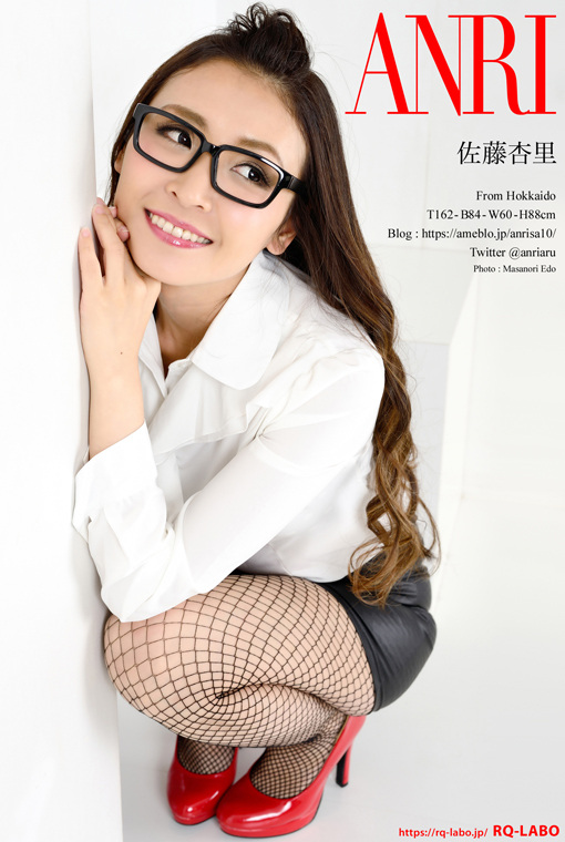 佐藤杏里/女教師風OL制服(水着展開)